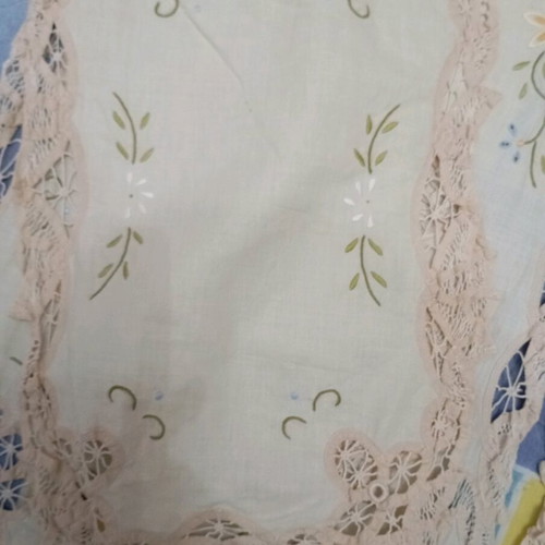 Embroidery set like new with beautiful design