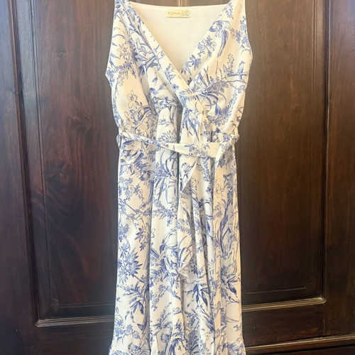 Dress with adjustable straps like new, size L, white and blue