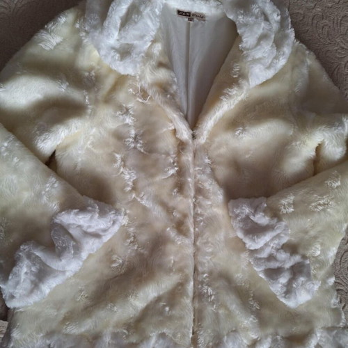 Women’s coat like new, white, 70cm long