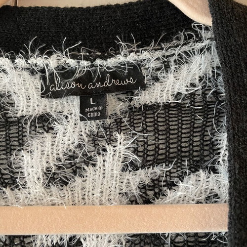 Cardigan like new, black and white