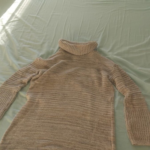Turtleneck sweater like new, size large by Simple