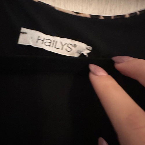 Women's dress like new, size XS with belt