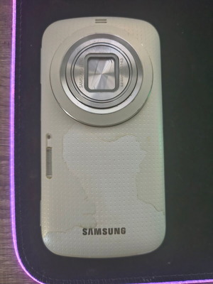 Samsung mobile phone like new, screen needs repair