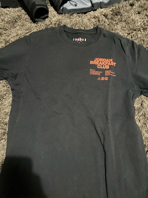 Jordan T-shirt like new, size M, black