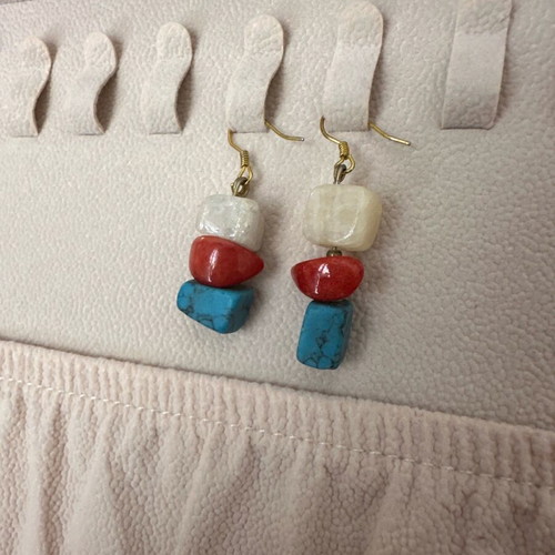 Vintage three stone dangle earrings like new