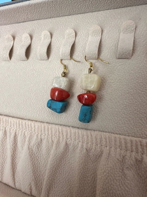 Vintage three stone dangle earrings like new