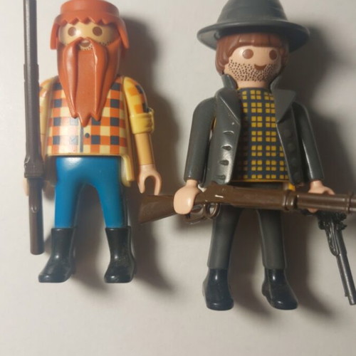 Playmobil figure set used with 3 weapons