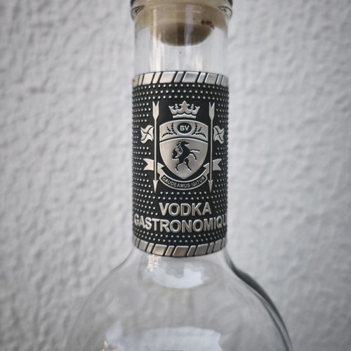 Beluga Gold Line vodka set of 3 with luxury case and opener, like new