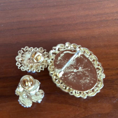 Decorative pins for coats and cardigans like new, pack of 3