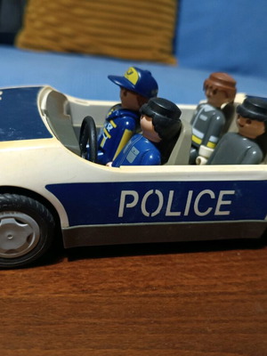 Playmobil police αυτοκίνητο 1997 με 4 φιγούρες αστυνομικών μεταχειρισμένο
