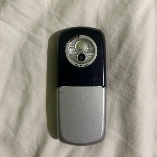 Motorola phone used, works well, no charger