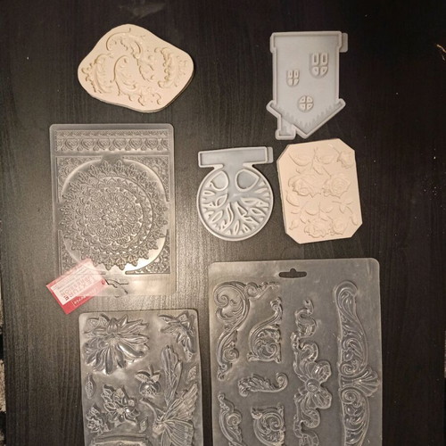 Silicone molds like new, 75 pieces for clay and porcelain