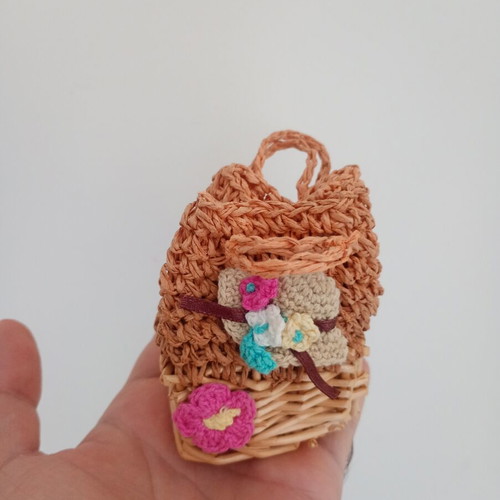 Handmade woven straw basket for gift or jewelry packaging