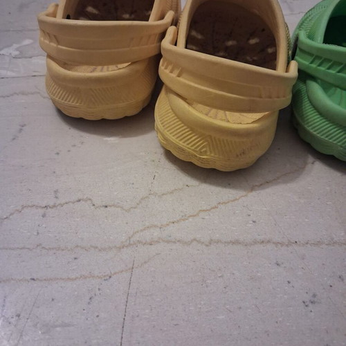 Children's slippers used, pack of 2 pairs, sizes 21/22 and 22/23, EVA material