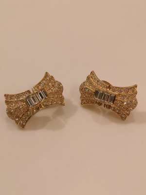 Vintage clip-on earrings used, gold tone with crystals