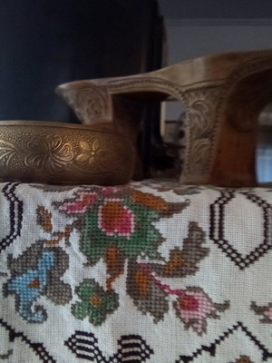 Gold bracelet with embossed flower design like new