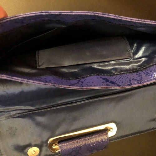 Purple handbag like new without internal clip
