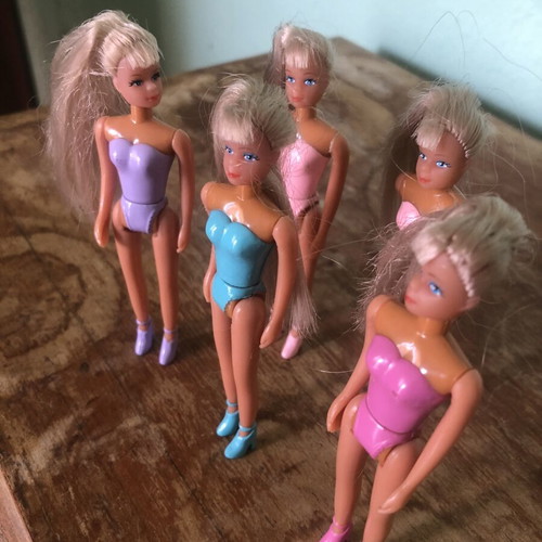 Vintage small fashion dolls like new, set of 5 with rubber heads