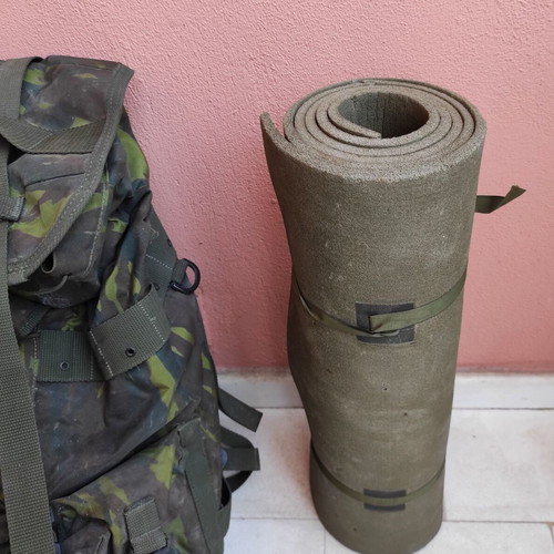 Special Forces lot: bergen, liner, sleeping bag, hat