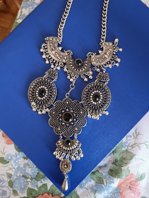 Boho statement κολιέ ασημί με μαύρες λεπτομέρειες καινούργιο