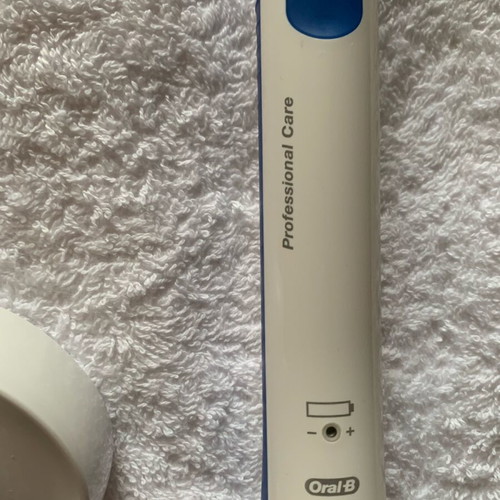 Oral-B electric toothbrush used, rechargeable