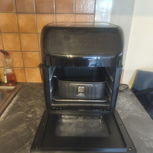 Air fryer like new, IZZY 12Lt 6in1 1800W