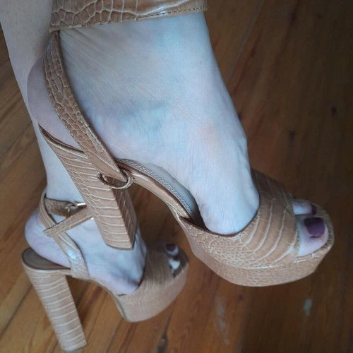Freedom Delux Collection Croco Sandals size 37 like new, brown