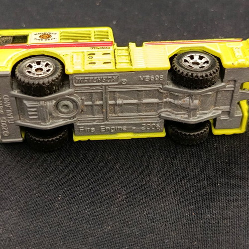 Matchbox Mattel fire engine toy car MB698 2006 used