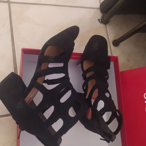 S.Oliver black perforated sandals size 37 new with medium heel