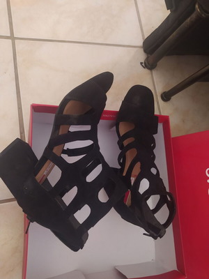 S.Oliver black perforated sandals size 37 new with medium heel