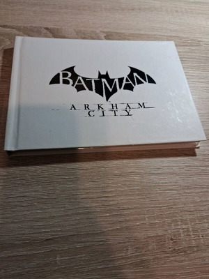 Batman Arkham City Collectors book and game like new for PlayStation 3