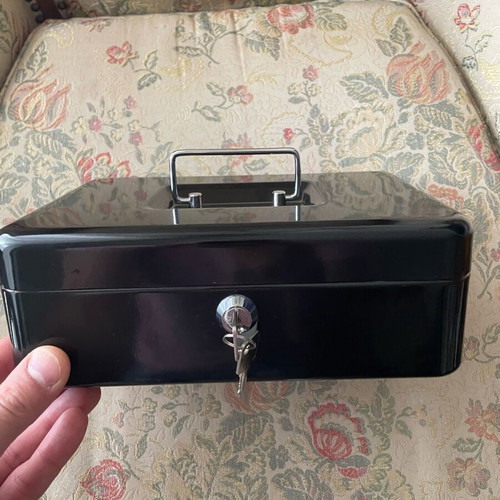 Metal coin box new, in excellent condition