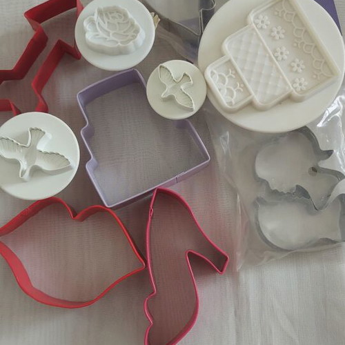 Wedding and Love Cookie Cutters Set like new, 10 pieces, metal and plunger