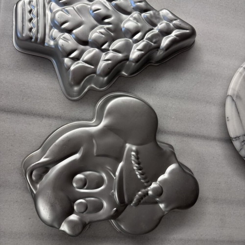 Dessert mold Christmas tree and Mickey Mouse like new, 40 cm