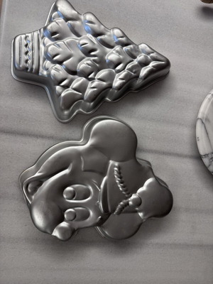 Dessert mold Christmas tree and Mickey Mouse like new, 40 cm
