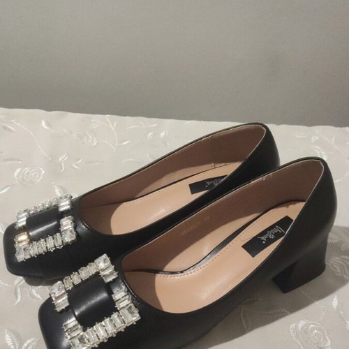 Vera Blunk black pumps like new, size 38 with rhinestone detail