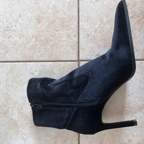 Zara velvet ankle boots size 39 like new, black