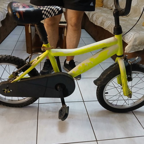 Children's Bicycle used, unisex for ages 6 to 8 with V-Brakes