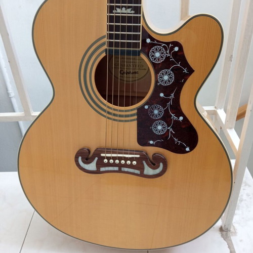 Epiphone EJ-200 SCE/N Electro-Acoustic Guitar like new, vintage jumbo