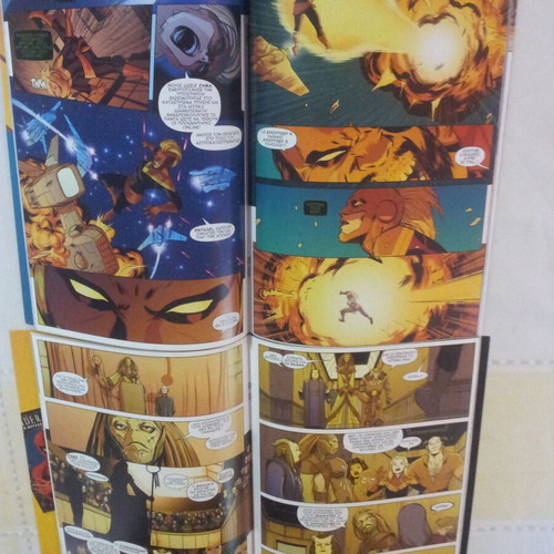 Captain Marvel comic used, editions 1 and 2 Oxy
