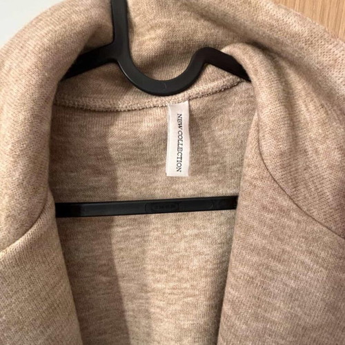 Coat beige size L 40 12 like new