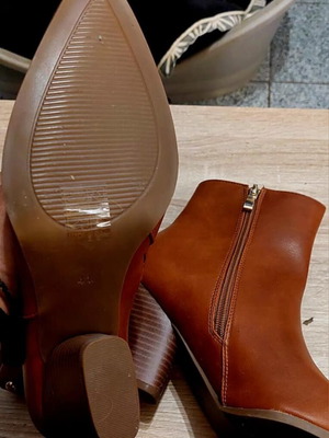 Tan ankle boots new, size 41