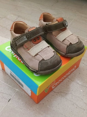 Crocodilino boys leather shoes like new, size 19, beige and green
