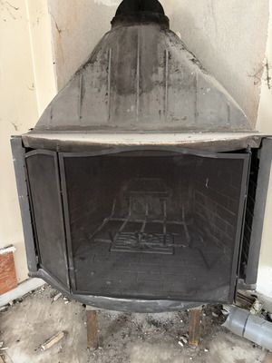 Fireplace with protective metal screen used