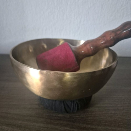 Tibetan singing bowl medium size like new