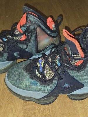 Nike LeBron 19 Fast Food basketball shoes like new, Dutch Blue