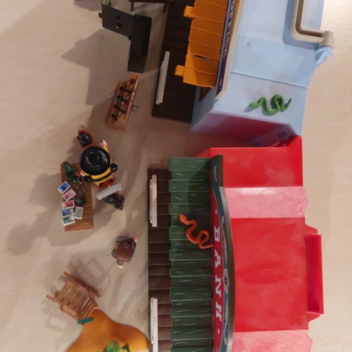 Playmobil sheriff and bank like new, missing 2 figures