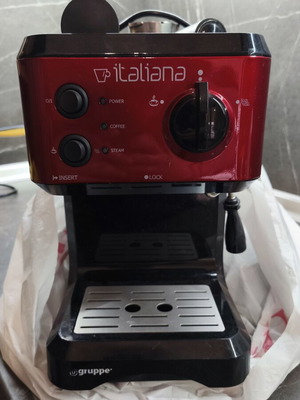 Gruppe CM4677 Italiana Espresso machine, red