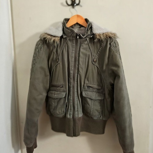 Khaki jacket militaire style with faux fur hood, size XL, like new