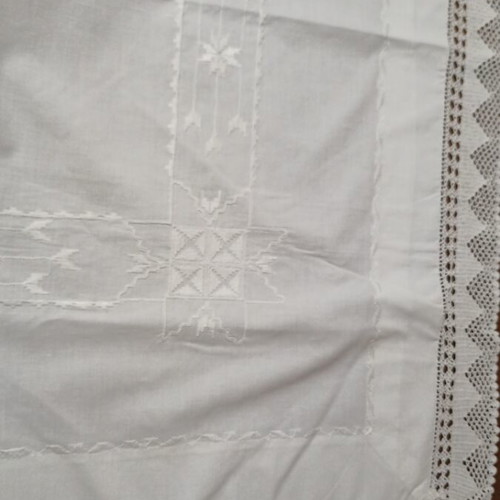 Handmade bridal bedsheet like new, 2x1.90 m, lace edges